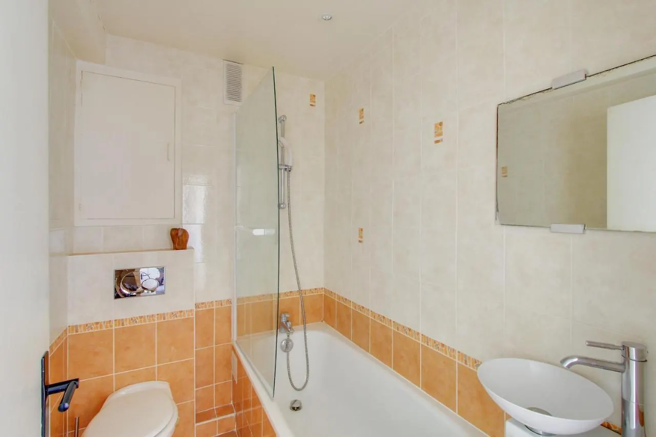 Elegant Appartement Pres De La Tour Eiffel By Weekome Париж